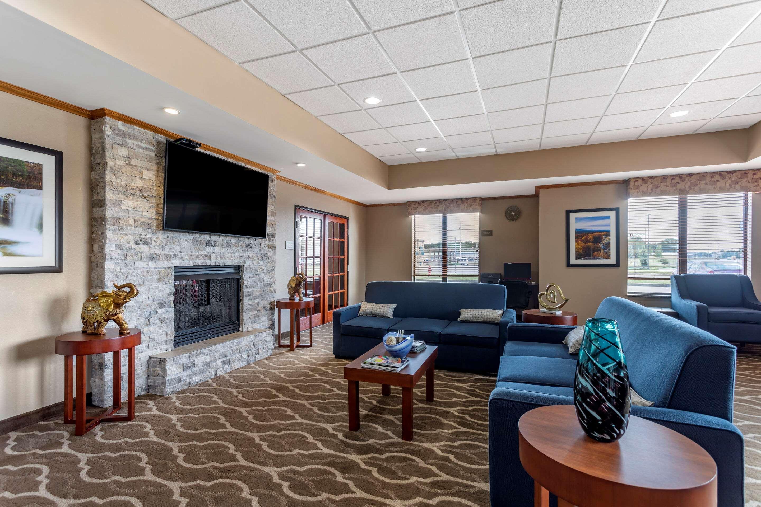 Comfort Inn & Suites Carbondale University Area Екстериор снимка